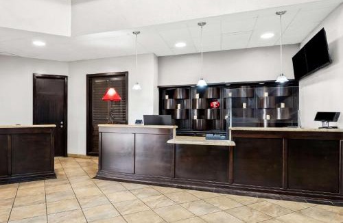 Lubbock Hotel | SureStay Plus Hotel by Best Western Lubbock Medical Center