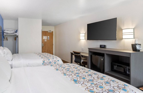 Niagara Falls Hotel | SureStay Plus Hotel by Best Western Niagara Falls East