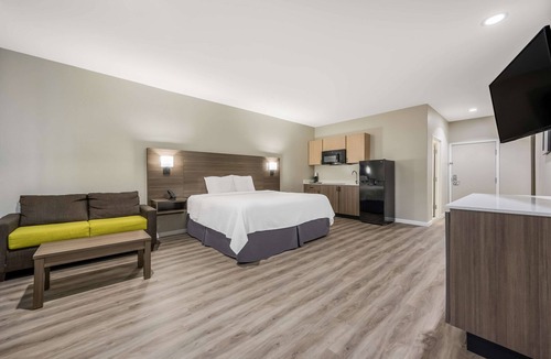 Conroe Hotel | SureStay Studio by Best Western Conroe Downtown