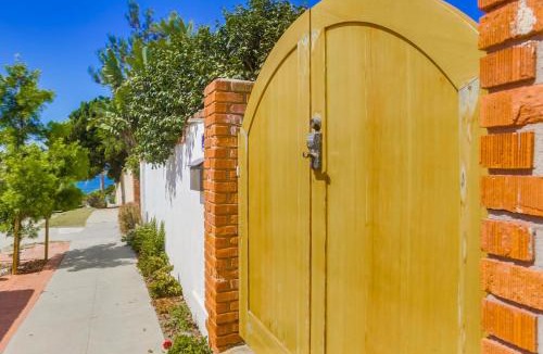 Beach Barber Tract House | Surf and Sand Beach Bungalow