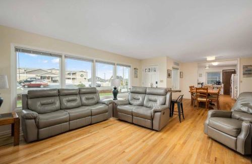Seaside House | Surf and Sand Dollars