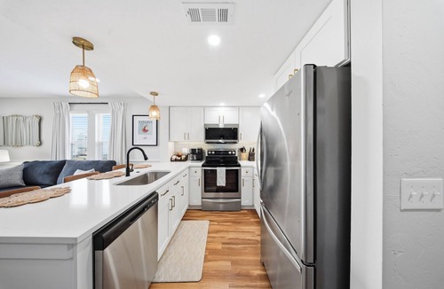Surf City Hotel | Surf City Luxury Condo · Ocean Views · Pool