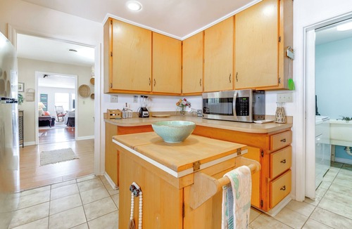 Hampstead House | Surf City Spring Escape w/Fire Pit