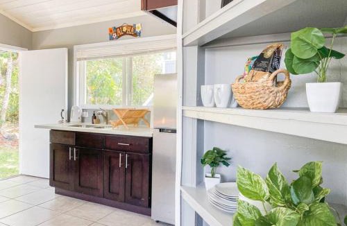 Keaau Apartment | Surf Getaway, Queen Bed, Private Lanai