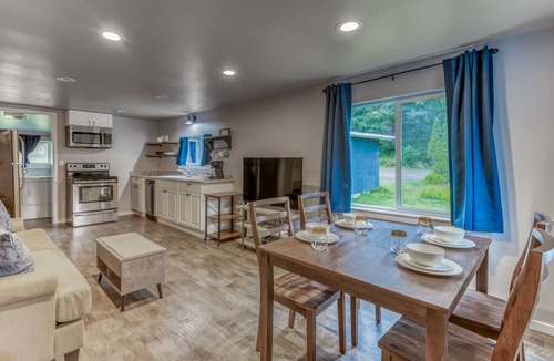 Otter Rock Cabin | Surf Haven Unit A w/fire pit walking distance to surfing beaches