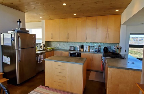 Kingsburg House | Surf House - A Beachside Paradise