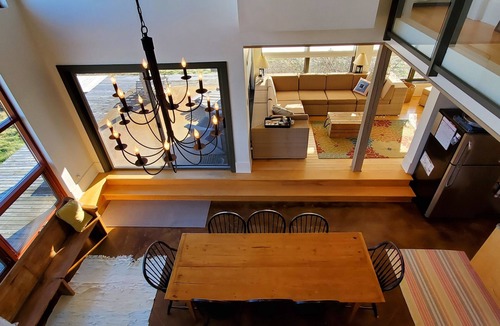 Kingsburg House | Surf House - A Beachside Paradise