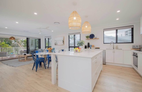 Avoca Beach House | Surf Lodge Avoca Beach, Waterfront and Pool