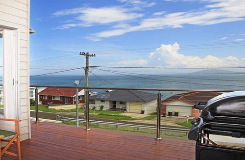 Gerroa House | Surf Mist – contemporary seaside duplex.