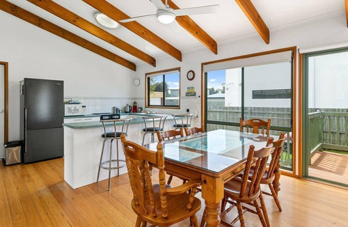 Cape Woolamai House | Surf Rest'n Bay - sleeps 9