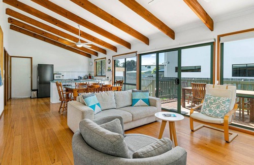 Cape Woolamai House | Surf Rest'n Bay - sleeps 9