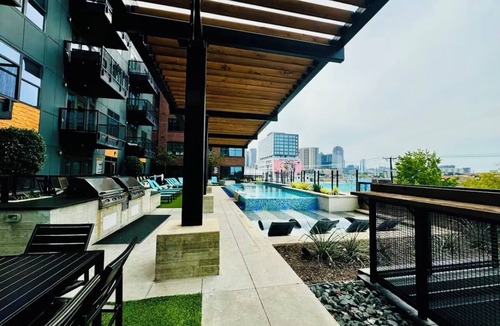 Deep Ellum Condo | Surf Richard's Flat