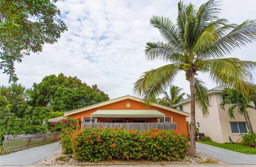 Briny Breezes Cottage | Surf Road Cottage Unit 2 - at the beach