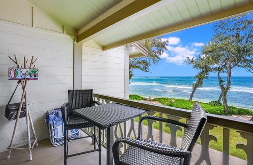 Wailua Apartment | Surf's Up! | Prime Ocean Front Studio with AC