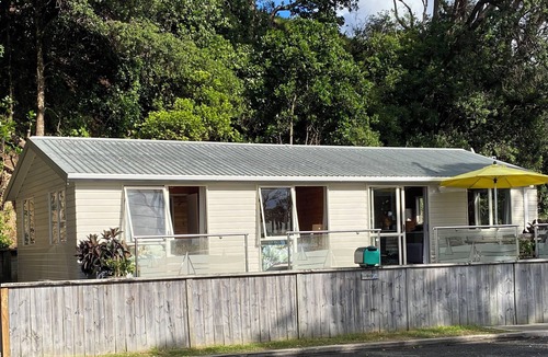 Waipu Cove House | Surf sun sand set right on the ocean