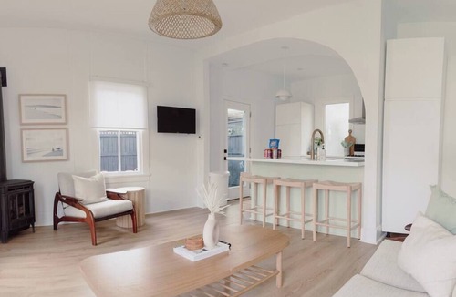 Port Dover House | Surf Vibes|California Cool design | Close to beach