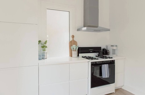 Port Dover House | Surf Vibes|California Cool design | Close to beach