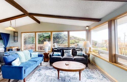 Florence Apartment | Surf View