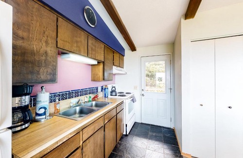 Florence Apartment | Surf View