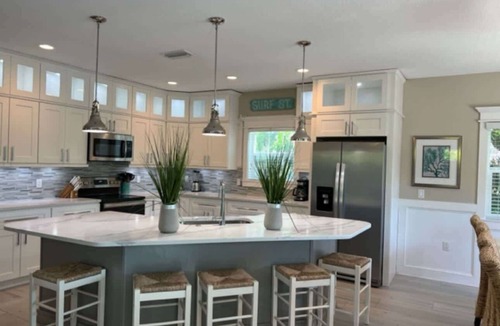 Holmes Beach House | Surf View ~ Walk to Beach/Rooftop Deck/Pool