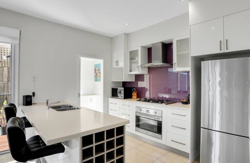 Warrnambool House | Surf Villa - Situated just down from Warrnambool's famous Thunder Point