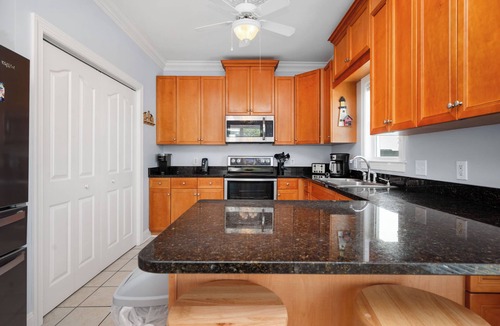 Long Beach House | Surf Watch: Oceanfront House in East Beach With Covered Gazebo