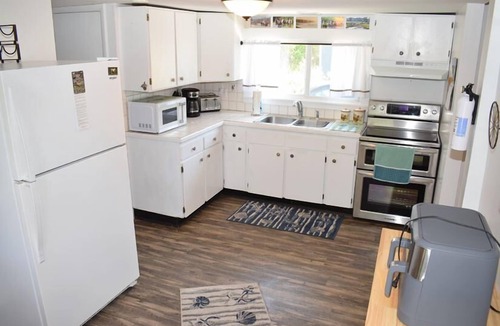 Deep Hole House | Surf & Wind- Cozy Quiet Cottage