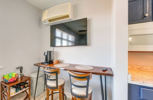 Huddleston Apartment | Surfboard-Themed Huddleston Studio w/Beach Access