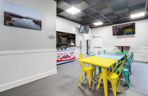 Huddleston Apartment | Surfboard-Themed Huddleston Studio w/Beach Access