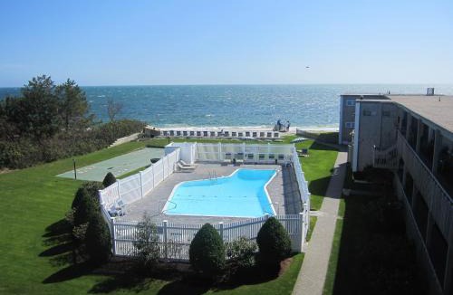 South Yarmouth Hotel | Surfcomber On The Ocean