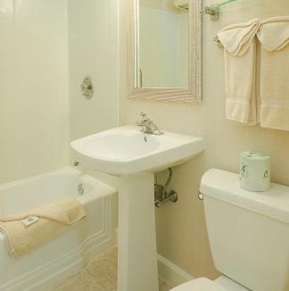 South Yarmouth Hotel | Surfcomber On The Ocean