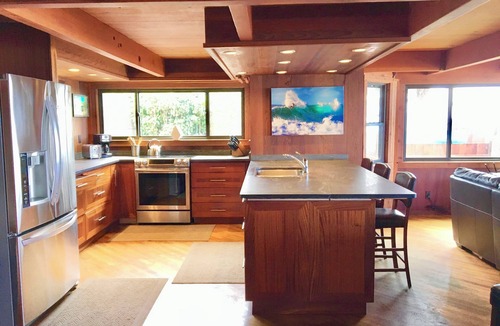 Pupukea House | Surfer's Dream: 4-Bedroom Beachfront, Sleeps 12!