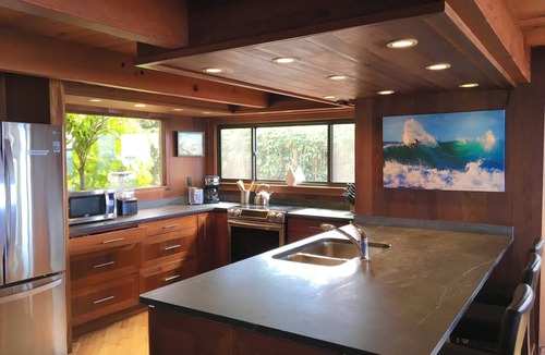 Pupukea House | Surfer's Dream: 4-Bedroom Beachfront, Sleeps 12!