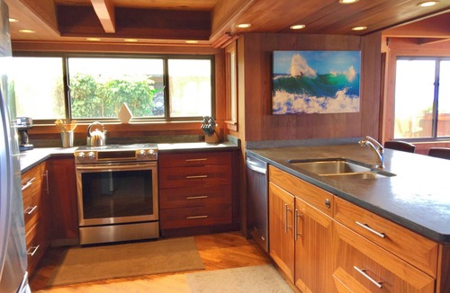 Pupukea House | Surfer's Dream: 4-Bedroom Beachfront, Sleeps 12!