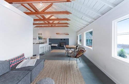 Old Town House | Surfer's Paradise