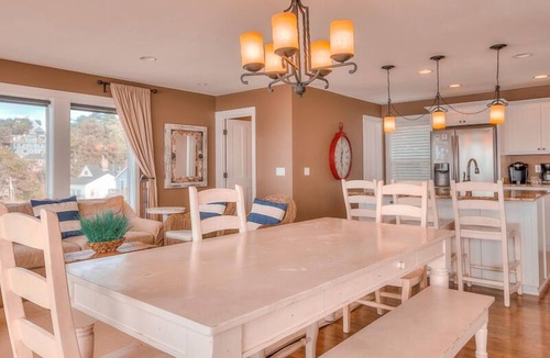 Lincoln City House | Surfer's View - New Custom Built Ocean Front Home with Ocean View Hot Tub