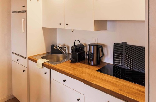 Darligen Apartment | Surfers Lodge | Lake View & Pool