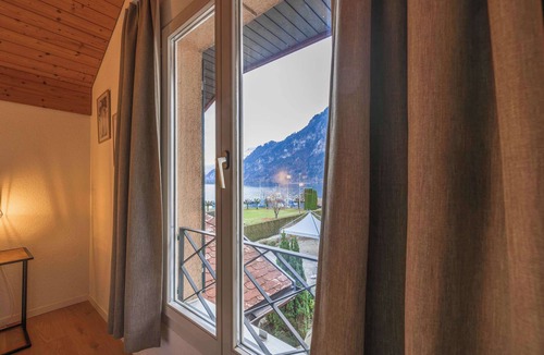 Darligen Apartment | Surfers Lodge | Lake View & Pool