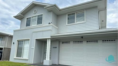 Catherine Hill Bay House | Surfers Paradise