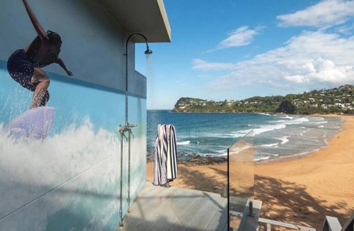 Whale Beach House | Surfers Paradise - Direct Beachfront