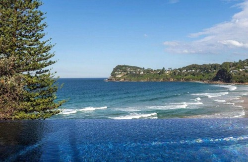Whale Beach House | Surfers Paradise - Direct Beachfront
