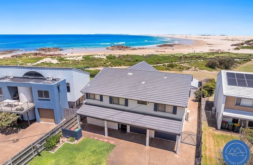 Anna Bay House | Surfers Paradise Port Stephens – Birubi Beachfront