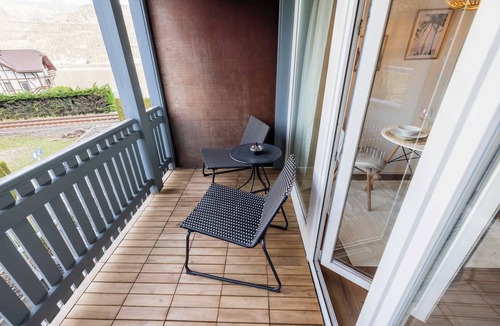 Darligen Apartment | Surfers Studio | Lake View & Pool
