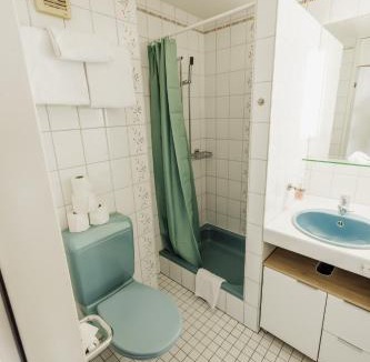 Darligen Apartment | Surfers Studio near Interlaken, at lake with pool