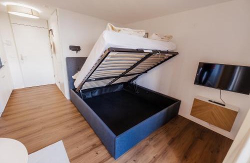Darligen Apartment | Surfers Studio near Interlaken, at lake with pool