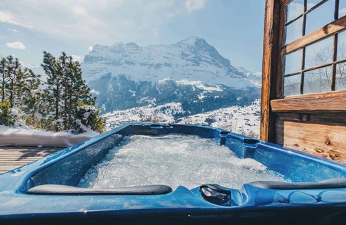 Grindelwald Apartment | Surfers Sunset Spa | Jacuzzi & Panoramic Terrace