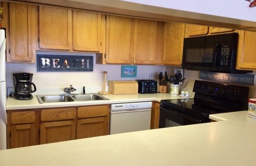 Garden City Condo | Surfmaster 810 Large Balcony New Washer & Dryer Pools Hot Tubs 2 Parking Passes