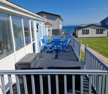 Westleigh Ski Chalet | Surfs Up Lodge - Westward Ho!