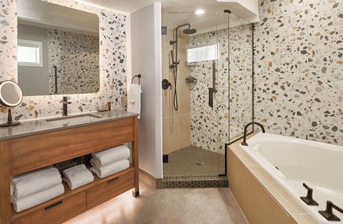 Downtown Cannon Beach Hotel | Surfsand Resort