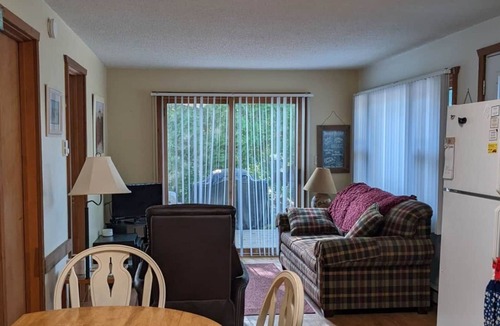 Oscoda House | (Surfside #1) 2BR Beach Access On Lake Huron